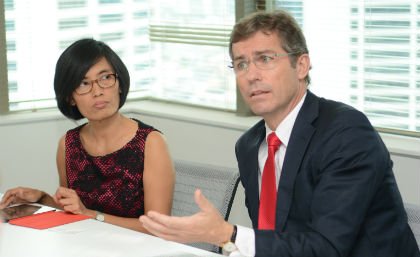 (Ms) Ratu Sovi Arinta with UQ President and Vice-Chancellor Professor Peter Høj 